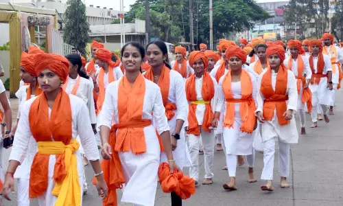 Cops probing Muslim boy’s lynching seen as flag bearers in accused Hindutva outfit’s procession