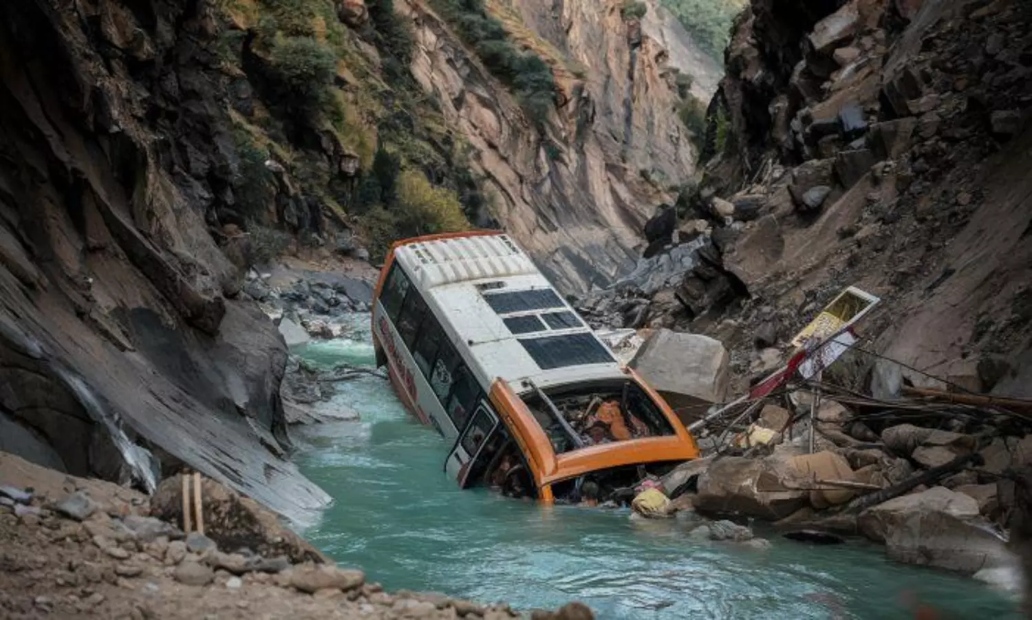 Landslide hits bus in Himachal Pradesh, killing 15 people