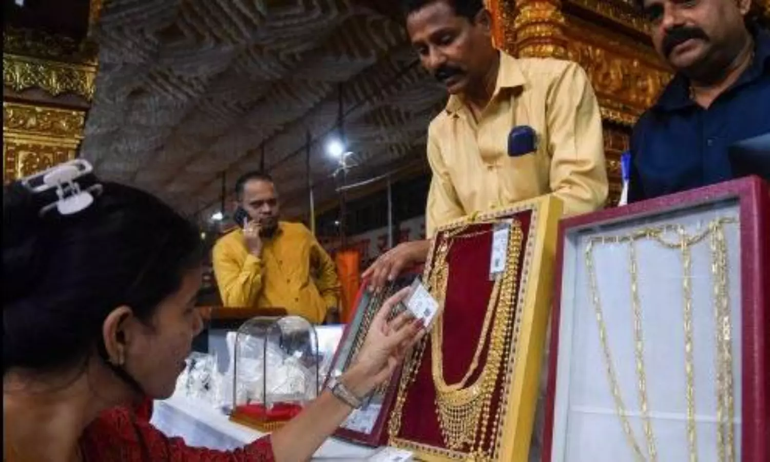 Gold prices hit historic highs globally, Indian rates touch Rs 1.22 lakh on MCX