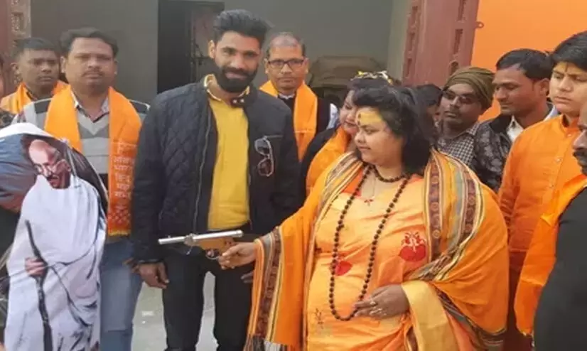 Hindutva leader, who shot Gandhi effigy, arrested in murder case