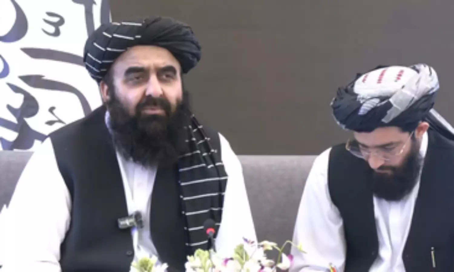 Afghan FM Muttaqi holds second press meet, allows female journalists
