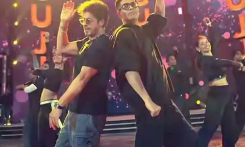 Karan Johar celebrates his 25th year as a host; shares stage with SRK