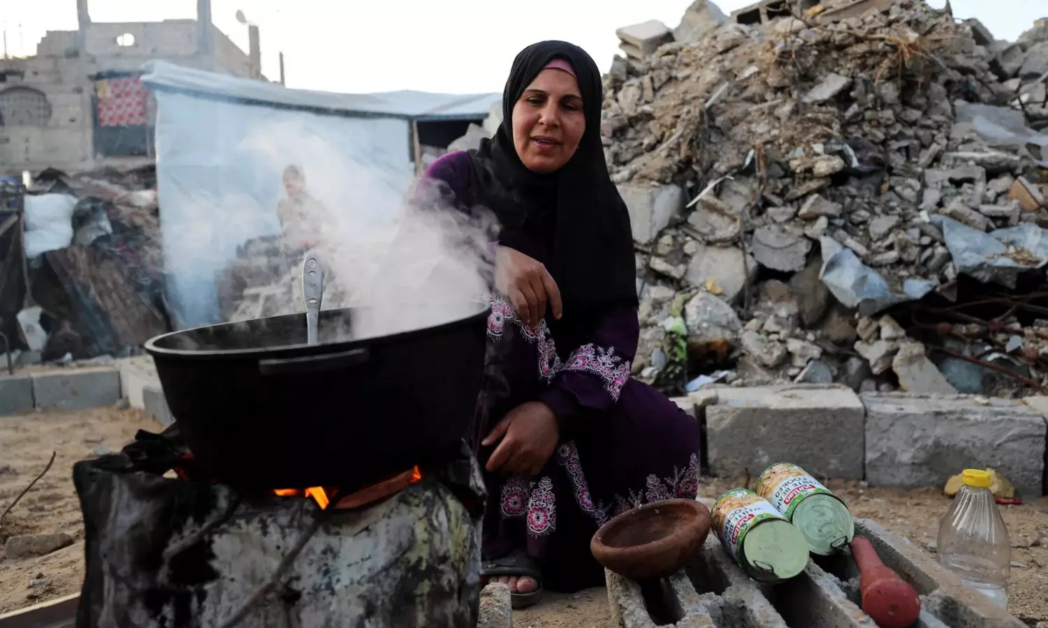 Israel violates ceasefire agreement, cuts humanitarian aid to Gaza by half