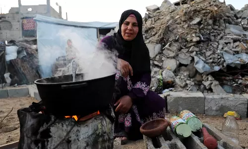 Israel violates ceasefire agreement, cuts humanitarian aid to Gaza by half