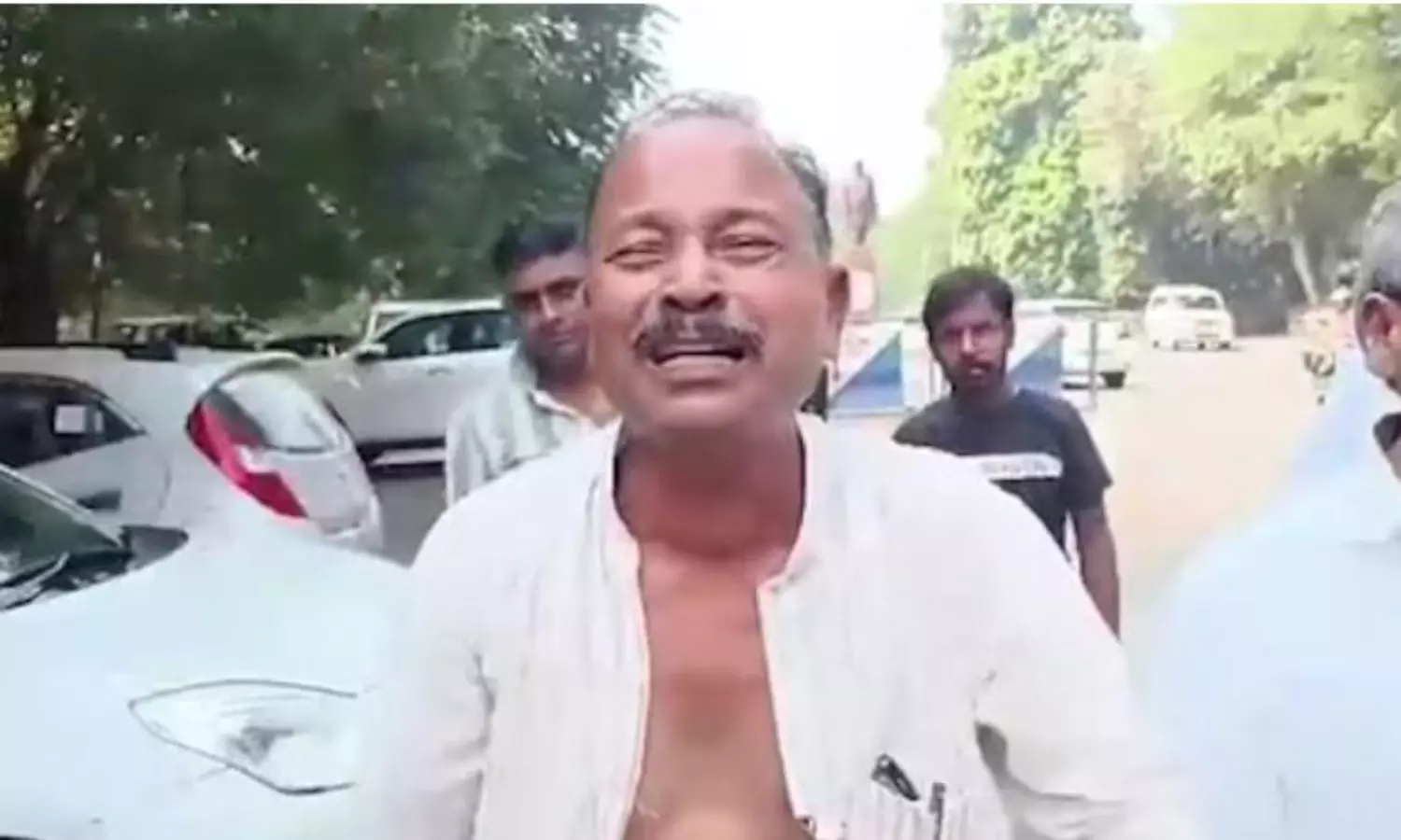 RJD leader throws a tantrum outside Lalu Prasads home over poll ticket denial