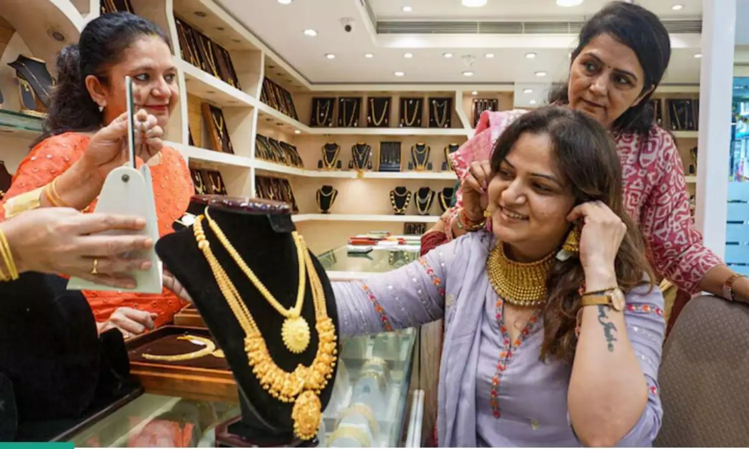 Steep global fall: Gold prices may drop to Rs 1.22–Rs 1.23 lakh per 10 gm