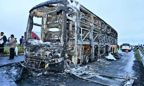 19 dead as Hyderabad-Bengaluru bus catches fire in AP after accident