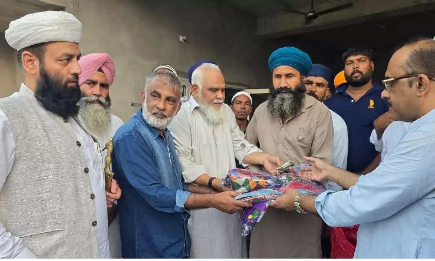 Sikhs, Hindus hand over mosque converted into Christian school to Muslim management