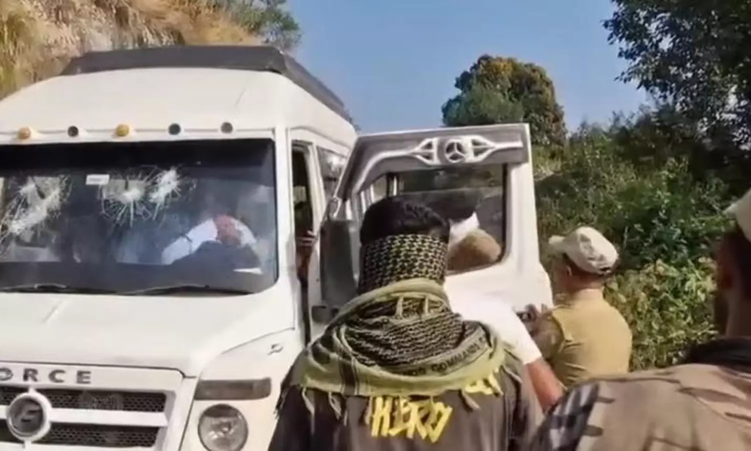 Hindutva extremists assault Christian preachers in police presence