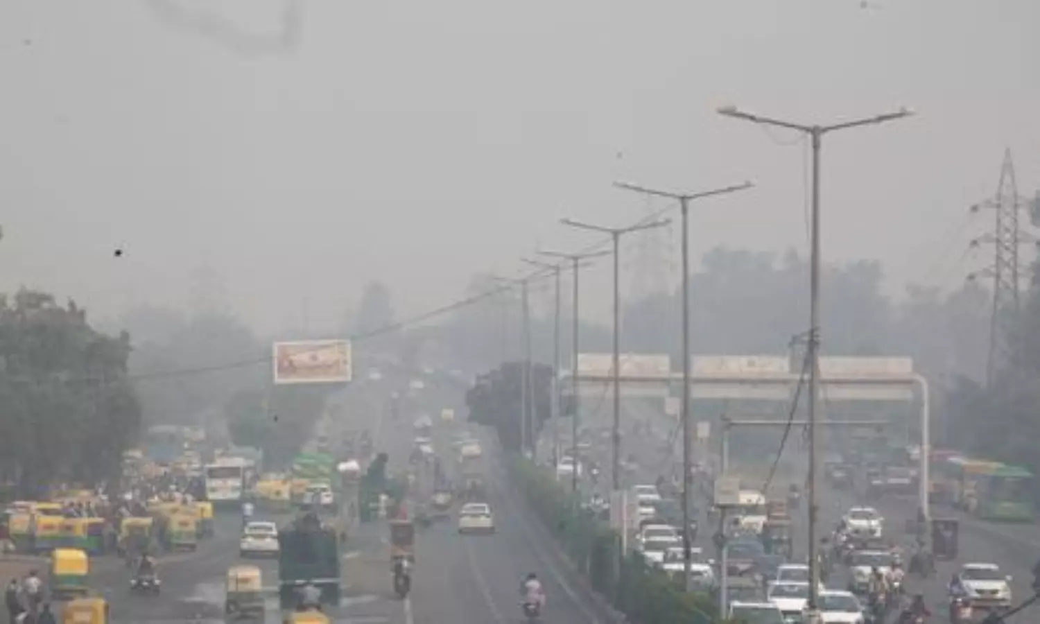 Toxic smog chokes Delhi as AQI crosses 400 in several areas