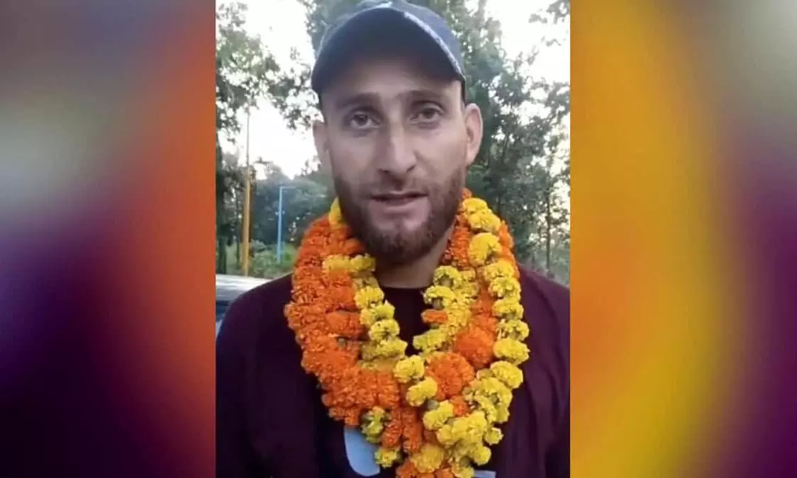 Kashmiri guide honoured in Chhattisgarh for saving tourists during Pahalgam terror attack