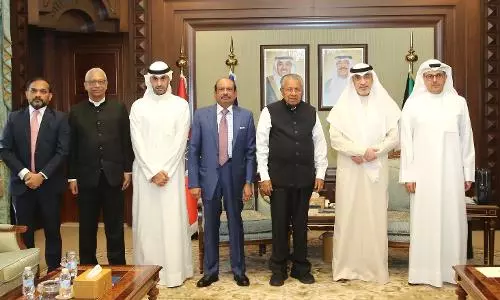 Kuwait Deputy PM meets Kerala Chief Minister to discuss investment, cooperation Kuwait Deputy PM meets Kerala Chief Minister to discuss investment, cooperation
