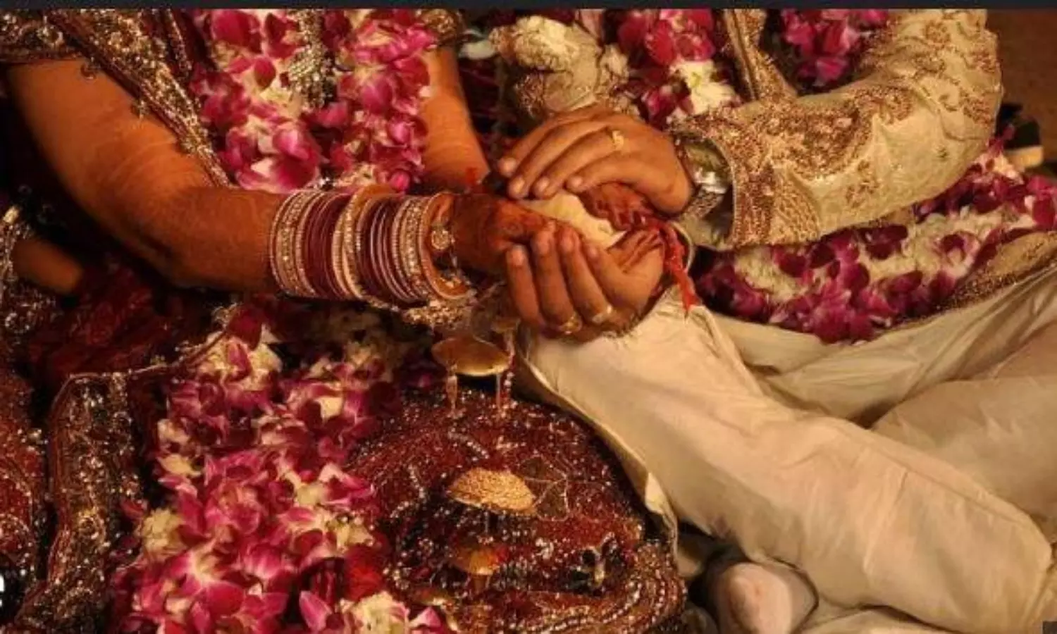 Consent of  family or clan not necessary as two adults choosing to marry each other: J&K High Court