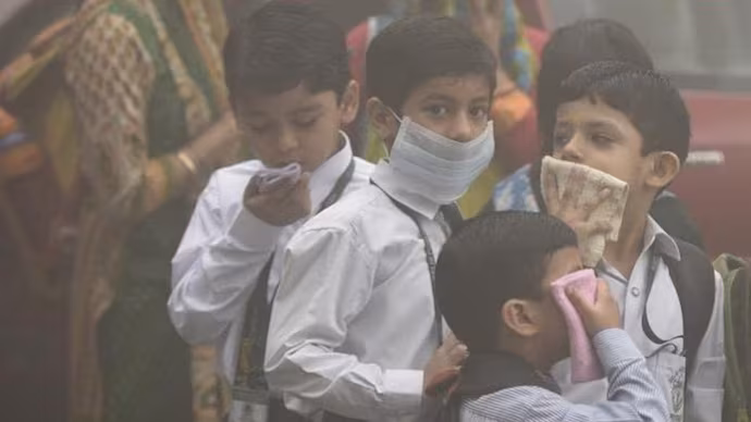 Stage 3 pollution: Delhi schools to switch to hybrid for classes up to 5
