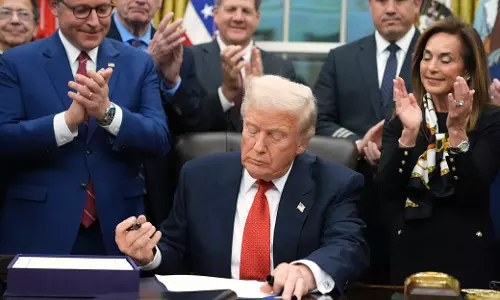 Trump signs bill to end longest government shutdown in US history Trump signs bill to end longest government shutdown in US history