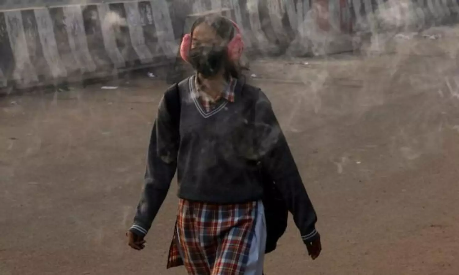 Delhi schools suspend outdoor sports as pollution worsens