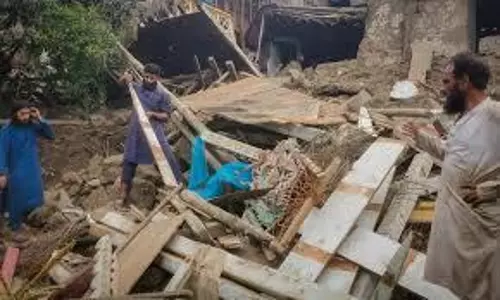 Bangladesh quake toll climbs to 10, new tremor triggers fresh anxiety Bangladesh quake toll climbs to 10, new tremor triggers fresh anxiety