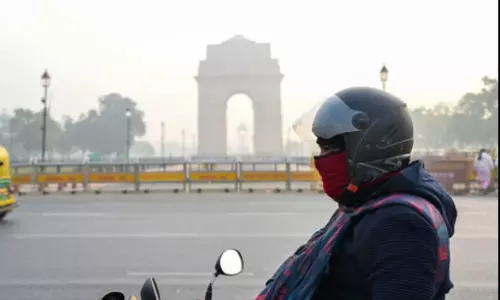 Very severe pollution: Delhi chokes as AQI nears 400 across NCR Very severe pollution: Delhi chokes as AQI nears 400 across NCR