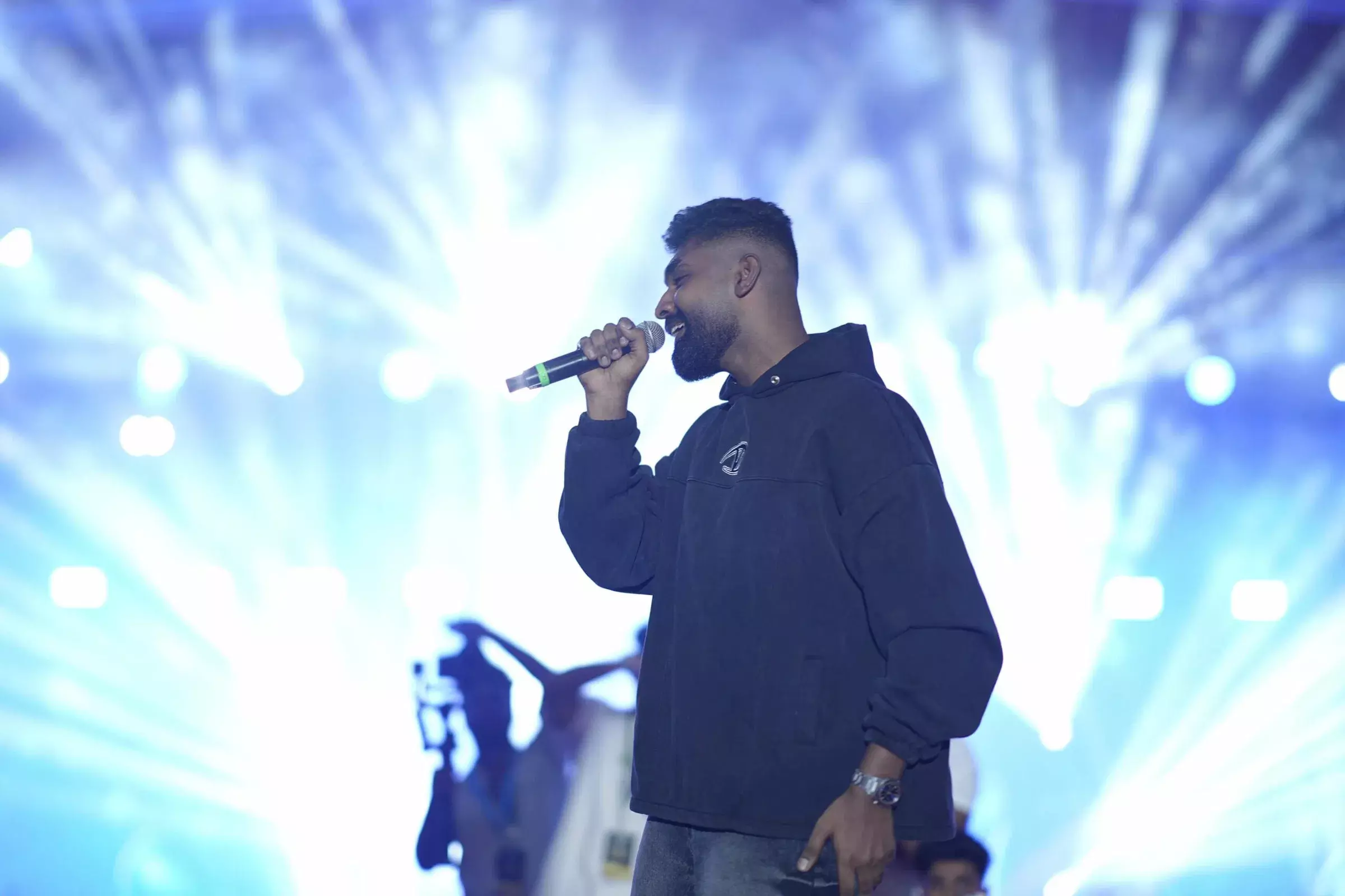 Overcrowding at Hanan Shaah concert sends 16 to hospital; organisers booked