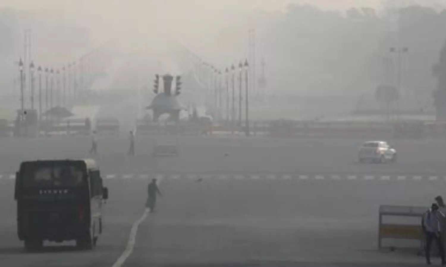 Air quality remains in ‘very poor’ category as fog, smog grip Delhi