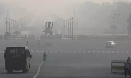 Air quality remains in ‘very poor’ category as fog, smog grip Delhi