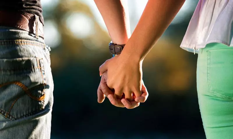 Love that awakens, not overpowers; right perspective of man-woman relationships Love that awakens, not overpowers; right perspective of man-woman relationships