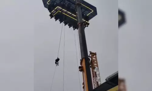 Kerala sky dining glitch leaves tourists stranded 150 feet up