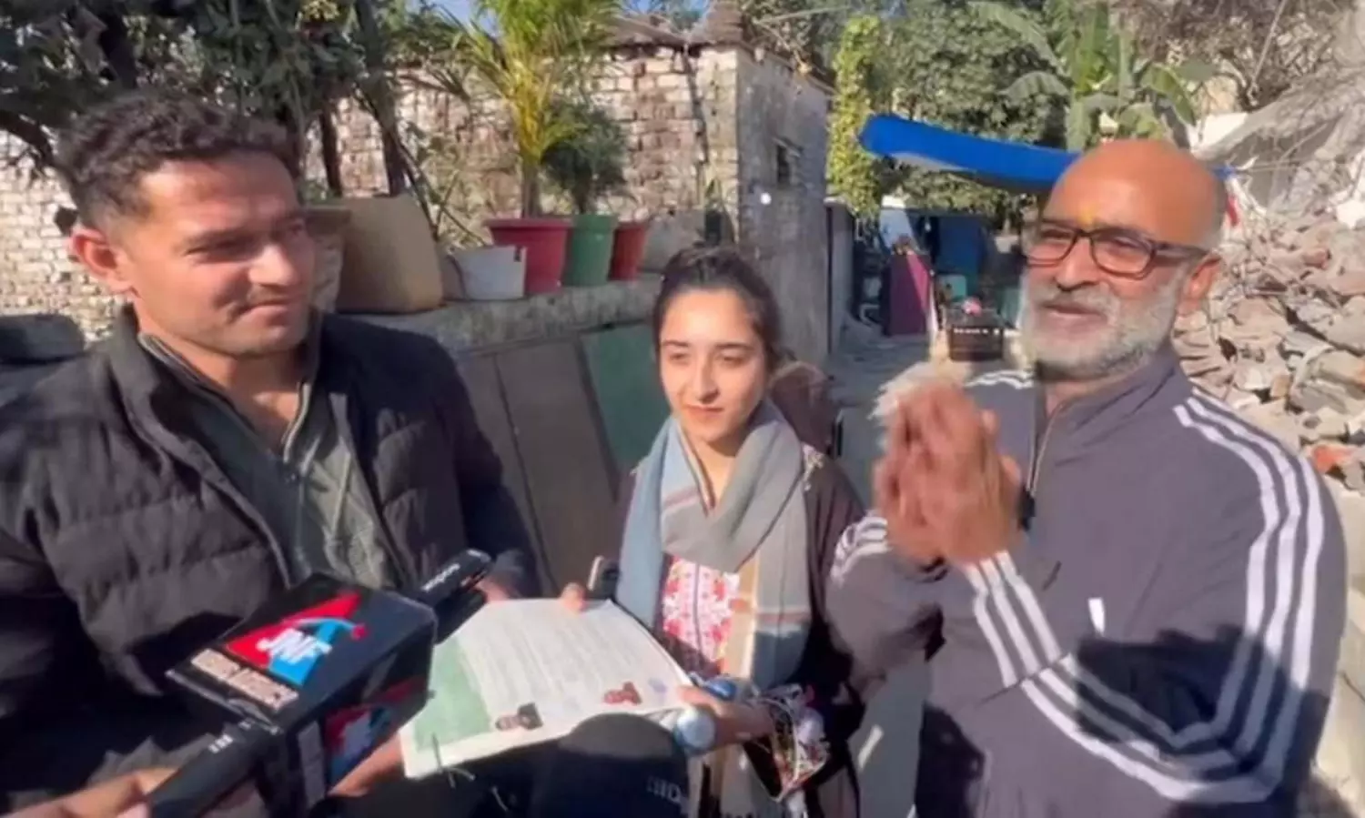 Hindu neighbour gives land to Muslim whose house was demolished, hails brotherhood