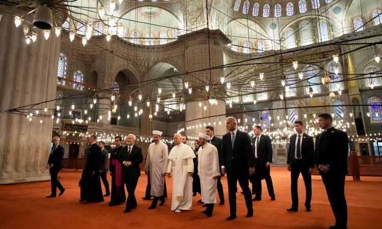 Pope Leo visits Istanbul’s Blue Mosque in Turkey