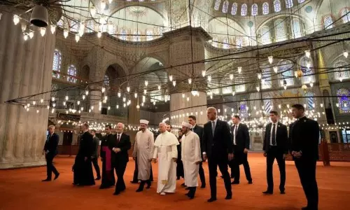 Pope Leo visits Istanbul’s Blue Mosque in Turkey
