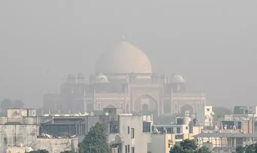 Delhi-NCR wakes up to hazy skies as air quality turns ‘poor’ Delhi-NCR wakes up to hazy skies as air quality turns ‘poor’