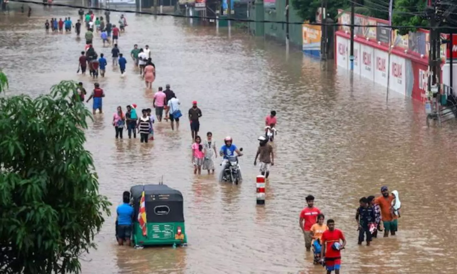 Indonesia, Thailand and Sri Lanka struggle as death toll from floods passes 900