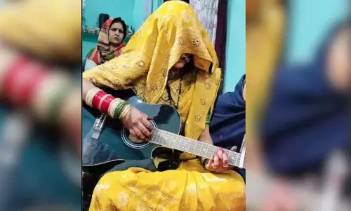 Woman in ghunghat playing guitar sparks social media debate on tradition