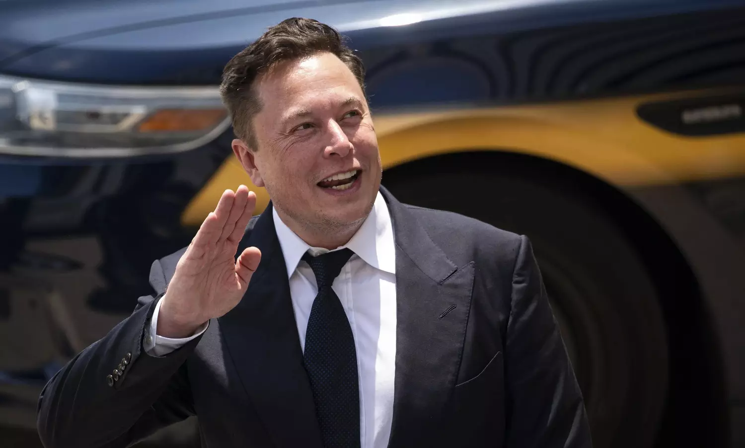 Elon Musk refutes reports that SpaceX is raising $800 billion