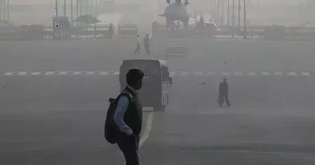 Amid cold wave forecast, Delhis air quality reads very poor’ Amid cold wave forecast, Delhis air quality reads very poor’