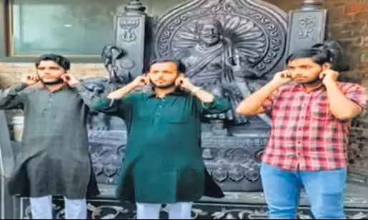 Hindutva groups force Muslim students to apologise, touch Shivaji’s feet over Friday prayer on campus