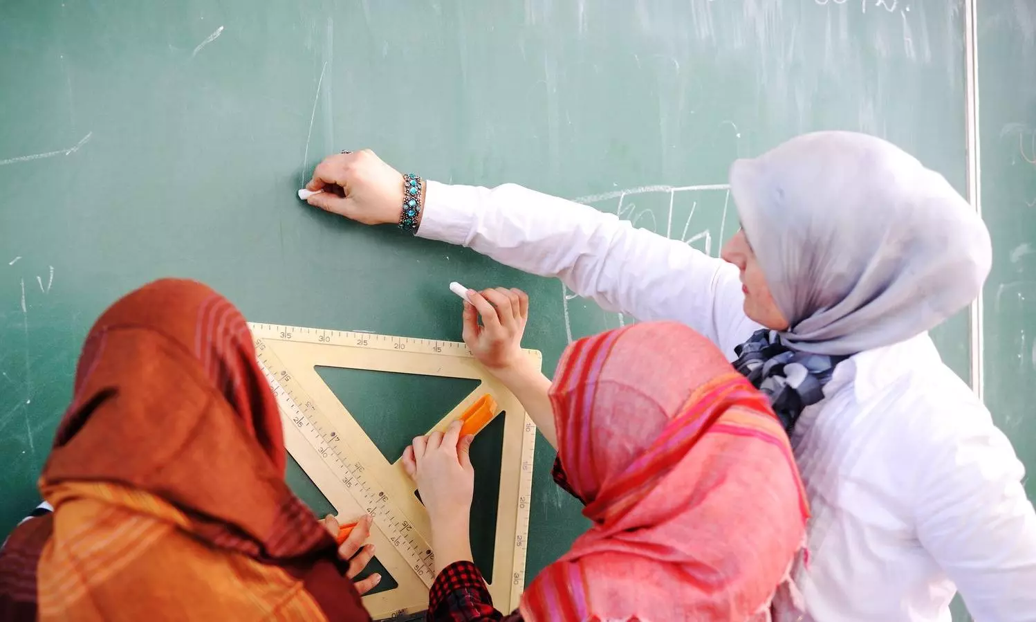 Austria passes law banning schoolgirls under 14 from wearing headscarves Austria passes law banning schoolgirls under 14 from wearing headscarves