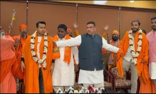 Bengal opposition leader felicitates 3 men accused of assaulting chicken patty vendors