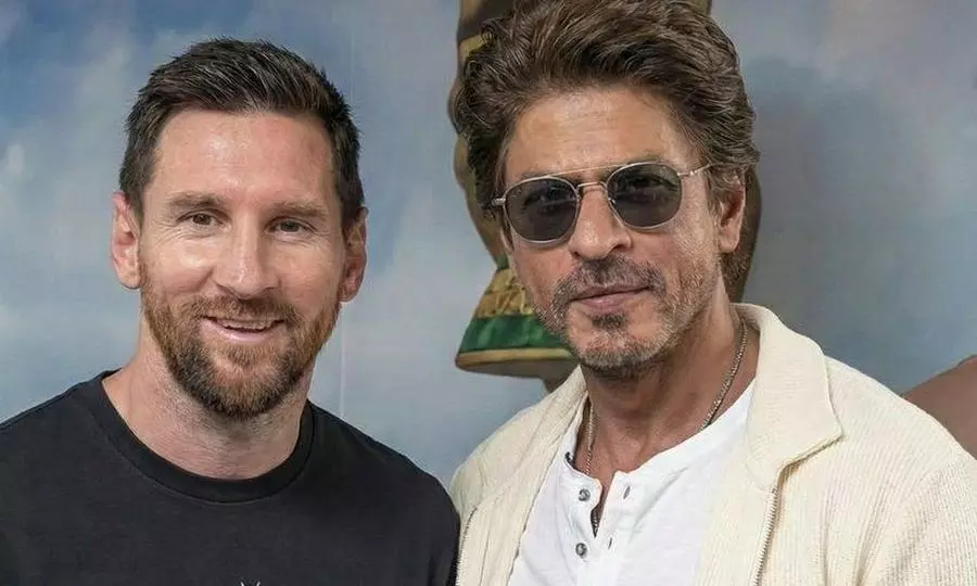 Shah Rukh Khan meets Lionel Messi in Kolkata during GOAT Tour Shah Rukh Khan meets Lionel Messi in Kolkata during GOAT Tour