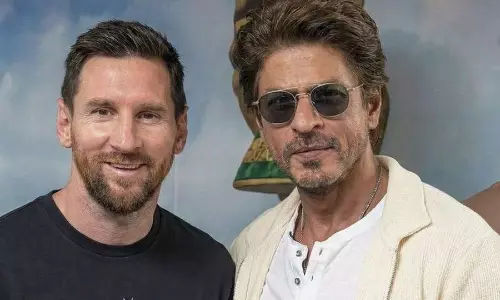 Shah Rukh Khan meets Lionel Messi in Kolkata during GOAT Tour