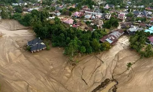 Death toll in Indonesia floods exceeds 1,000, recovery efforts in progress Death toll in Indonesia floods exceeds 1,000, recovery efforts in progress