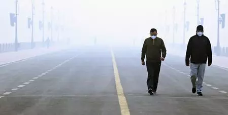 Toxic smog envelopes Delhi as air quality worsens Toxic smog envelopes Delhi as air quality worsens