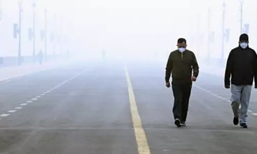 Toxic smog envelopes Delhi as air quality worsens Toxic smog envelopes Delhi as air quality worsens