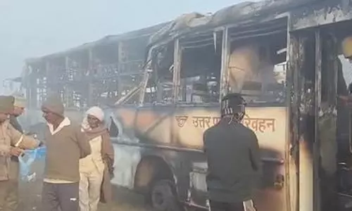 Fog-induced vehicle pile-up on Yamuna expressway kills 4, injures 6 Fog-induced vehicle pile-up on Yamuna expressway kills 4, injures 6