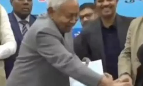 Bihar CM removes woman’s hijab; Zaira Wasim demands ‘unconditional apology’ Bihar CM removes woman’s hijab; Zaira Wasim demands ‘unconditional apology’