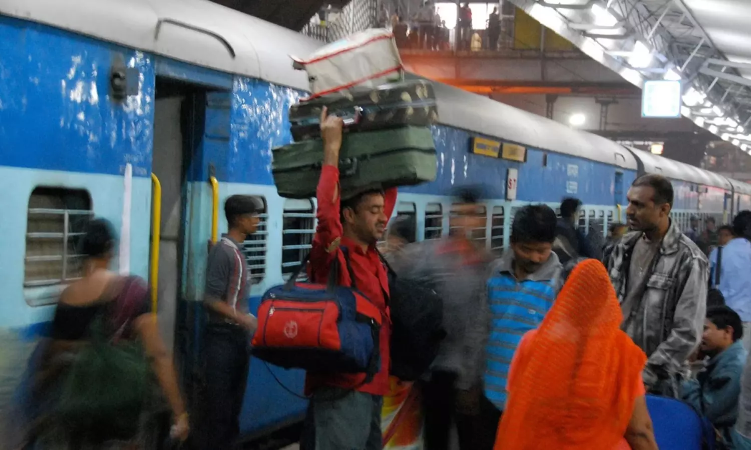 Passengers must pay for extra luggage on trains: Railway Minister