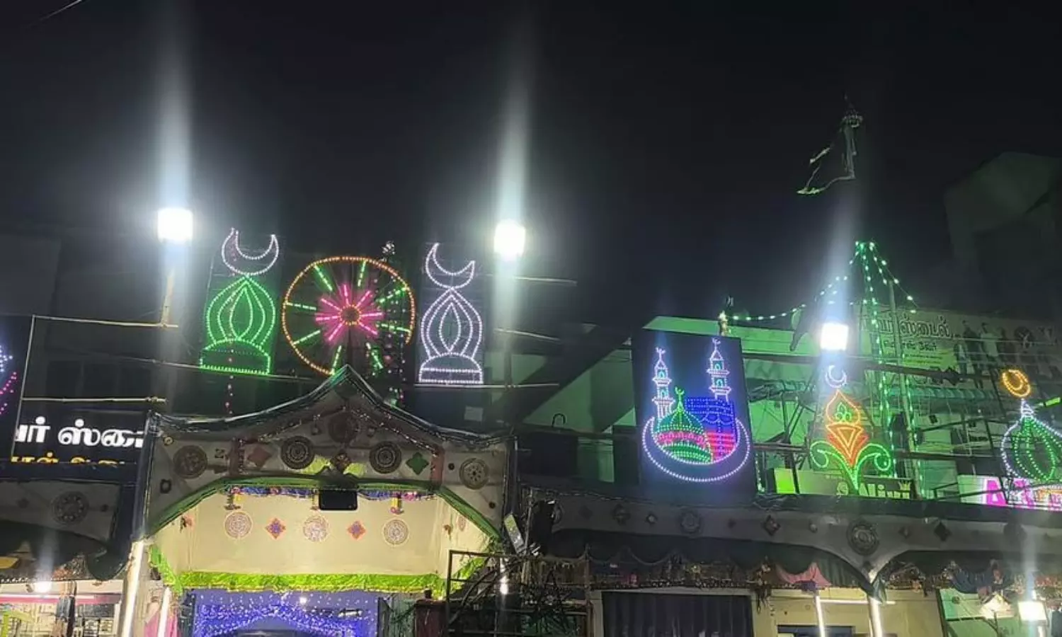 Thirupparankundram dargah hoists festival flag; BJP protests