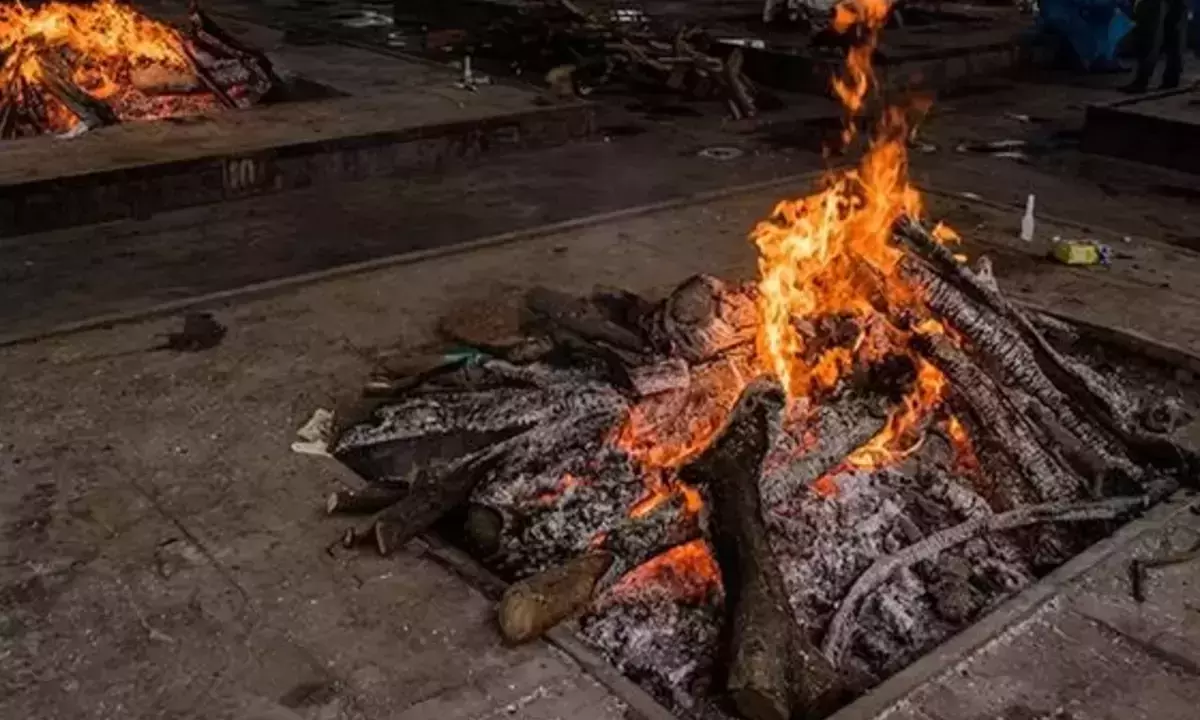 Muslim men perform last rites of a kinless Hindu man in UP’s Deoband Muslim men perform last rites of a kinless Hindu man in UP’s Deoband