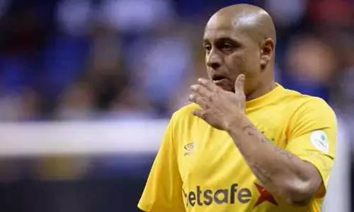 Brazil footballer Roberto Carlos says ‘recovering well’ after heart procedure Brazil footballer Roberto Carlos says ‘recovering well’ after heart procedure