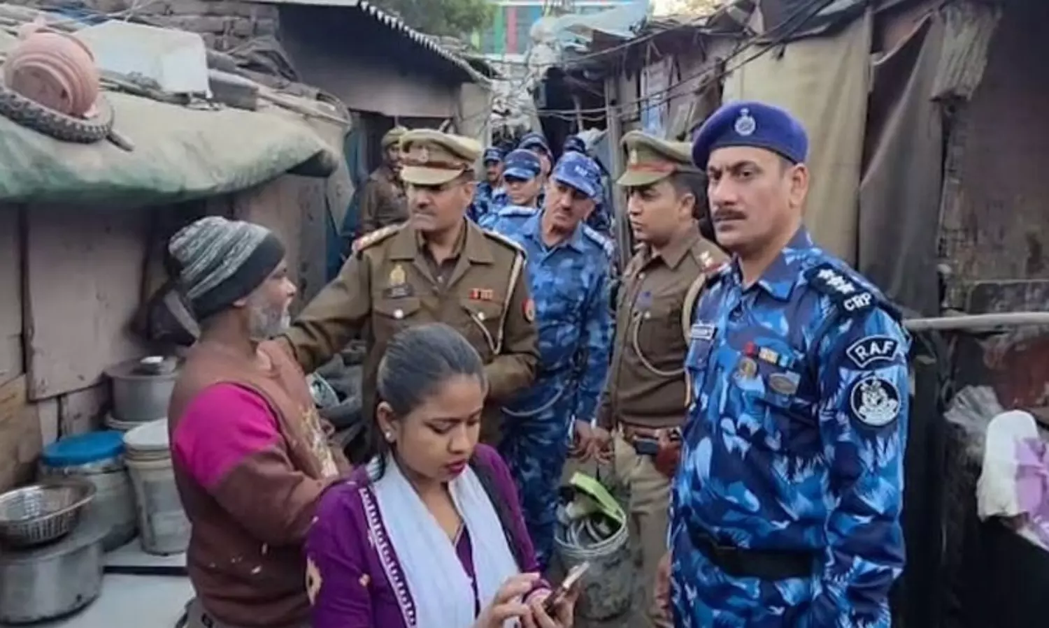 Video: Cop uses ‘device’ to determine illegal immigrants in UP slum
